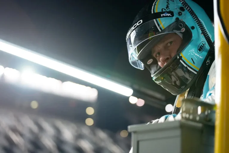 Спортивная драма с Брэдом Питтом в главной роли, которая буквально заставит вас сидеть на краешке кресла