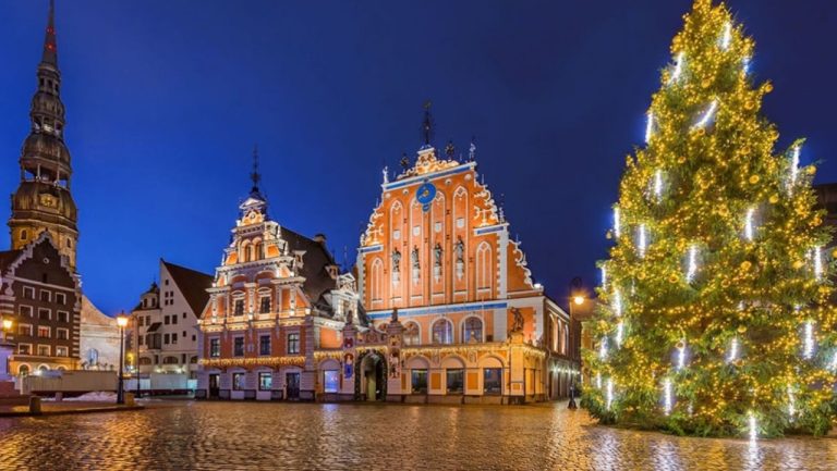 В Старой Риге введены ограничения движения в связи с празднованием Нового года