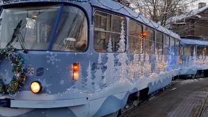 Штормовой ветер нарушил дорожное движение и работу электросетей по всей Латвии