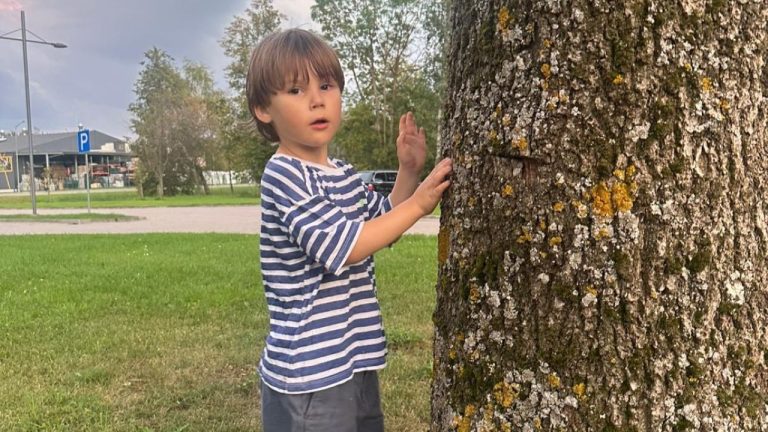 «Зеленая лампа»: для 3-летнего Самуэля из Добеле полностью собрана нужная на лечение сумма