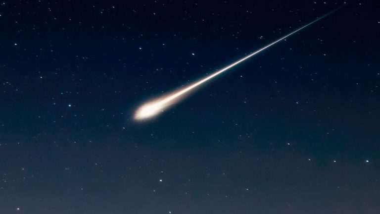 ВИДЕО: Над городами США промчался огненный шар неизвестного происхождения