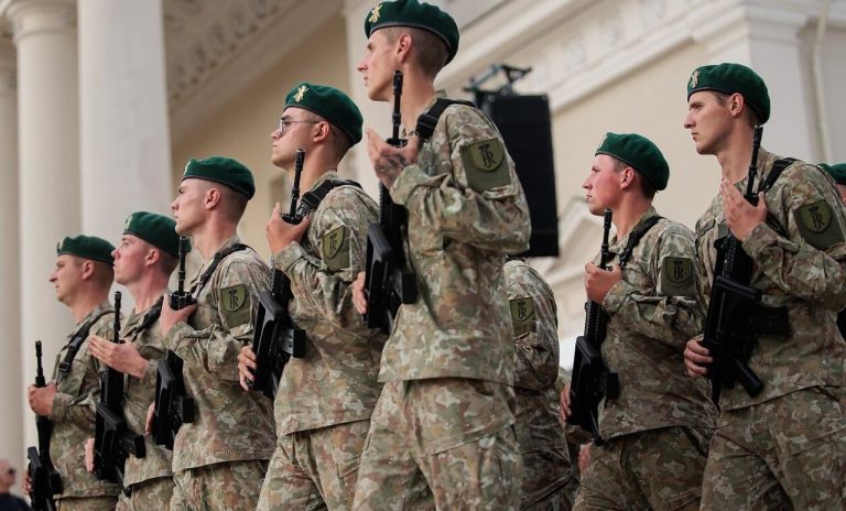 Литва увеличит призыв в армию до 5000 человек и введёт новые направления подготовки - от БПЛА до кибербезопасности