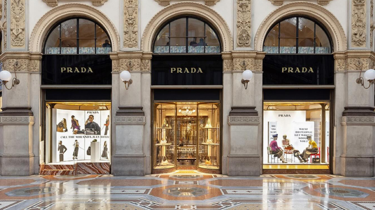 Теперь - официально. Prada Group завершила покупку Versace за 1,4 млрд долларов