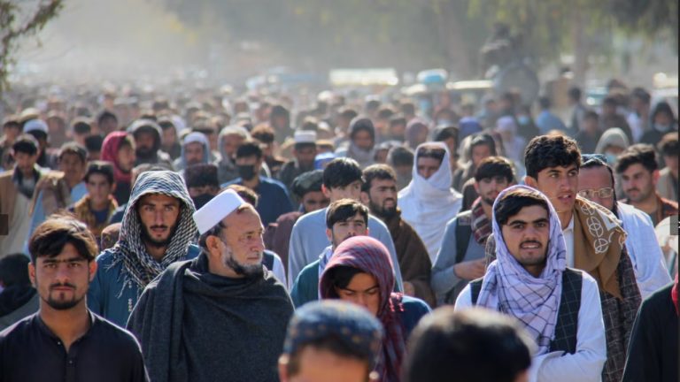 Талибы заставили 13-летнего мальчика провести казнь перед тысячами зрителей