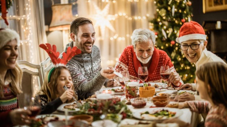 Хорошая энергия и гармония в праздники: правила фэн-шуй подскажут, где супруги должны сидеть за столом и какие цвета благоприятны