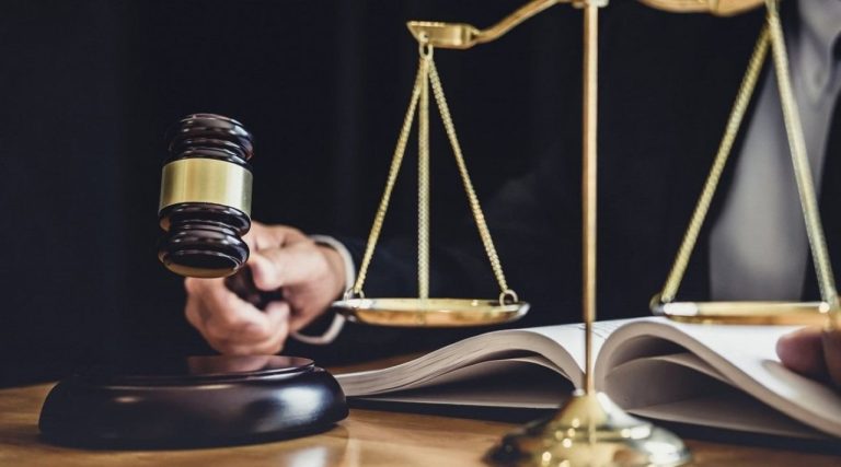 За убийство трех собак в Баускском крае выдвинут обвнинение трем полицейским