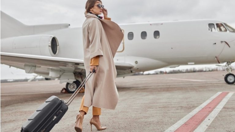 Прогноз на 2026 год: названы новые правила шика - от ручной клади до Coke Zero за ужином