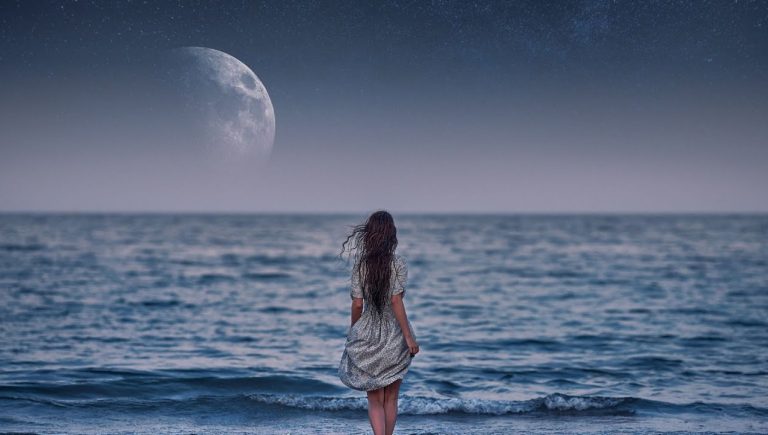 🌕 Астрологи предупреждают: Волчья Луна в январе пробуждает старые раны