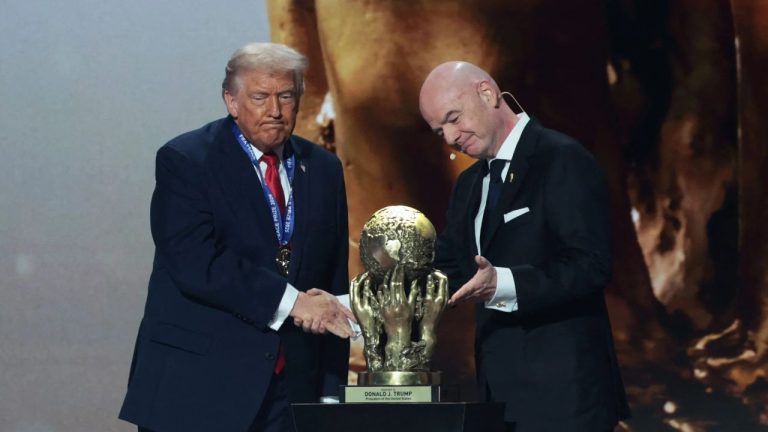 Трамп получил первую премию мира ФИФА и выступил на жеребьевке ЧМ-2026