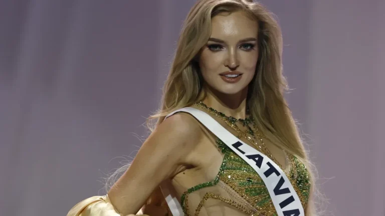 Почему наряд латвийской участницы на конкурсе «Мисс Вселенная» назвали костюмом Снегурочки
