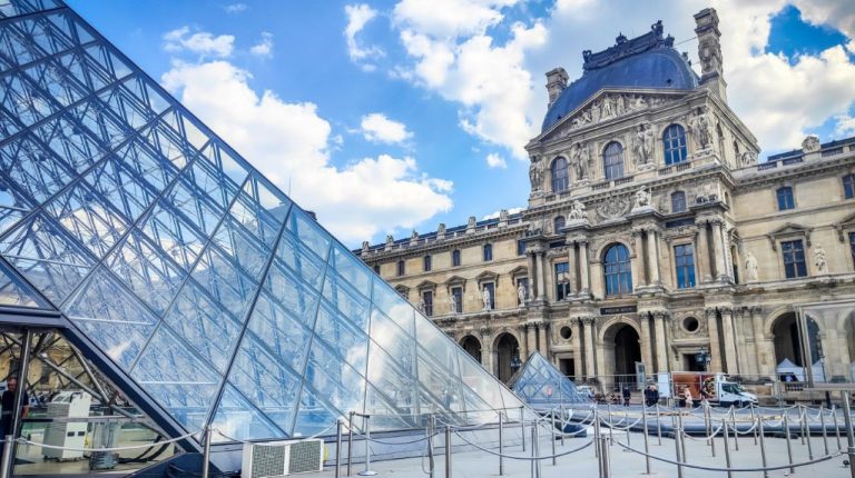 Лувр на грани закрытия: сотрудники музея объявили бессрочную забастовку с 15 декабря