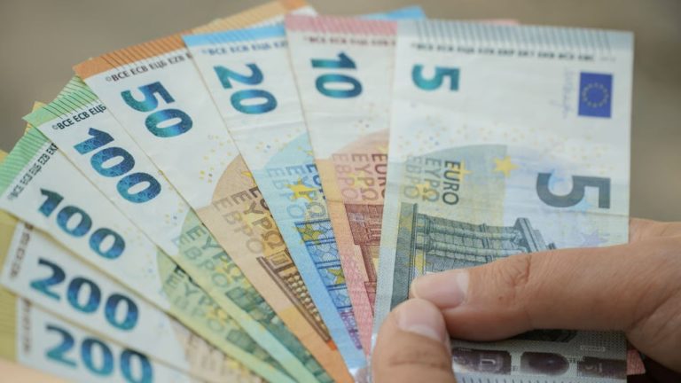 С января повышены социальные пособия, пенсии по инвалидности и пороги доходов