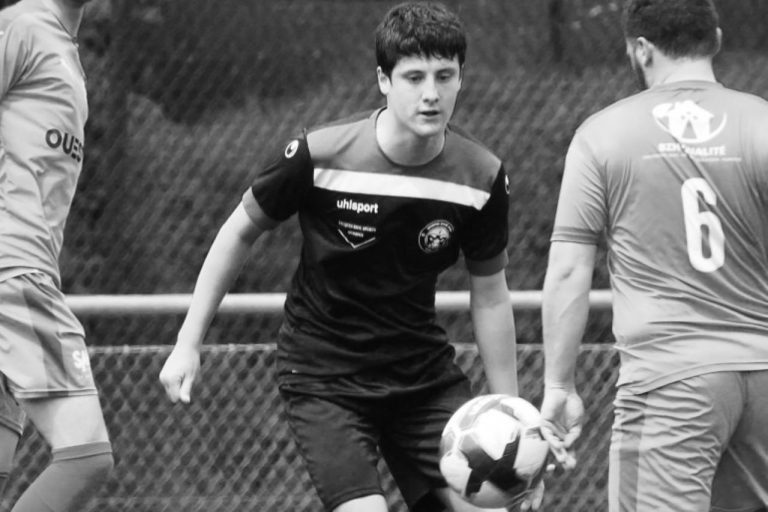 22-летний французский футболист погиб при попытке сделать селфи у водопада в Таиланде