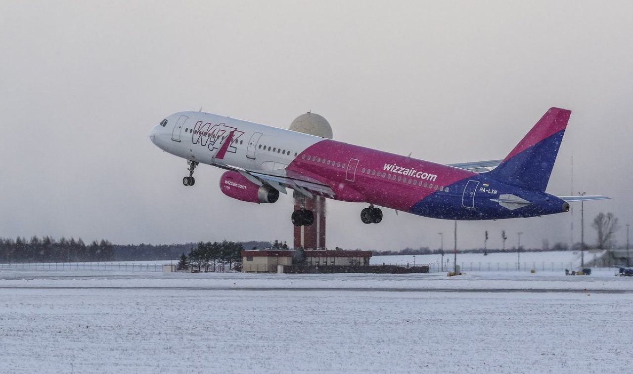 200 пассажиров два часа сидели в самолете в аэропорту Вильнюса: один из членов экипажа застрял в пробке