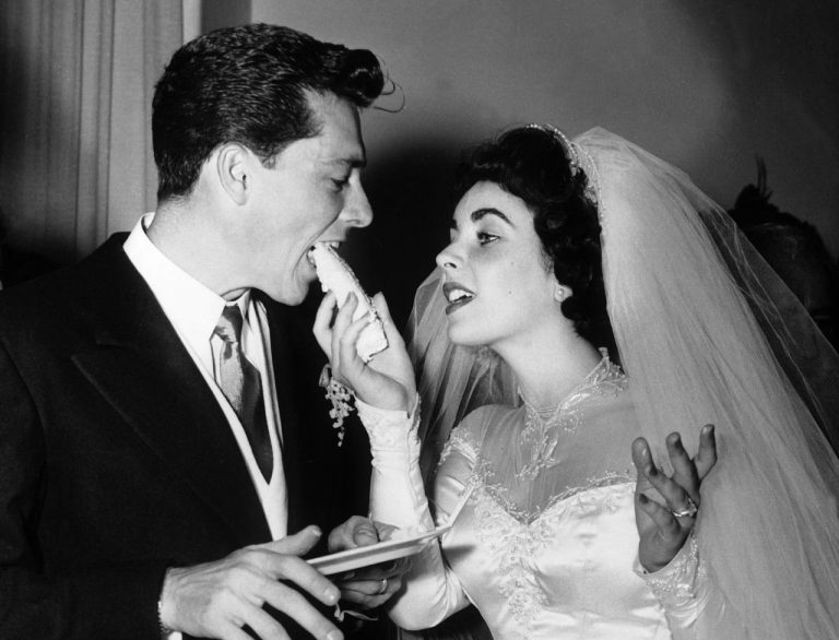 Любовный прогноз на 2026 год: кто услышит заветное предложение и сменит статус?