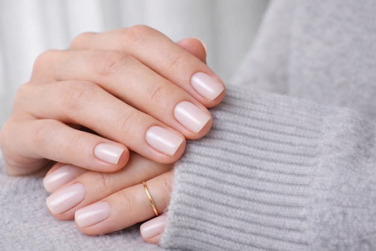 Маникюр на январь: 5 трендов, которые выглядят дорого