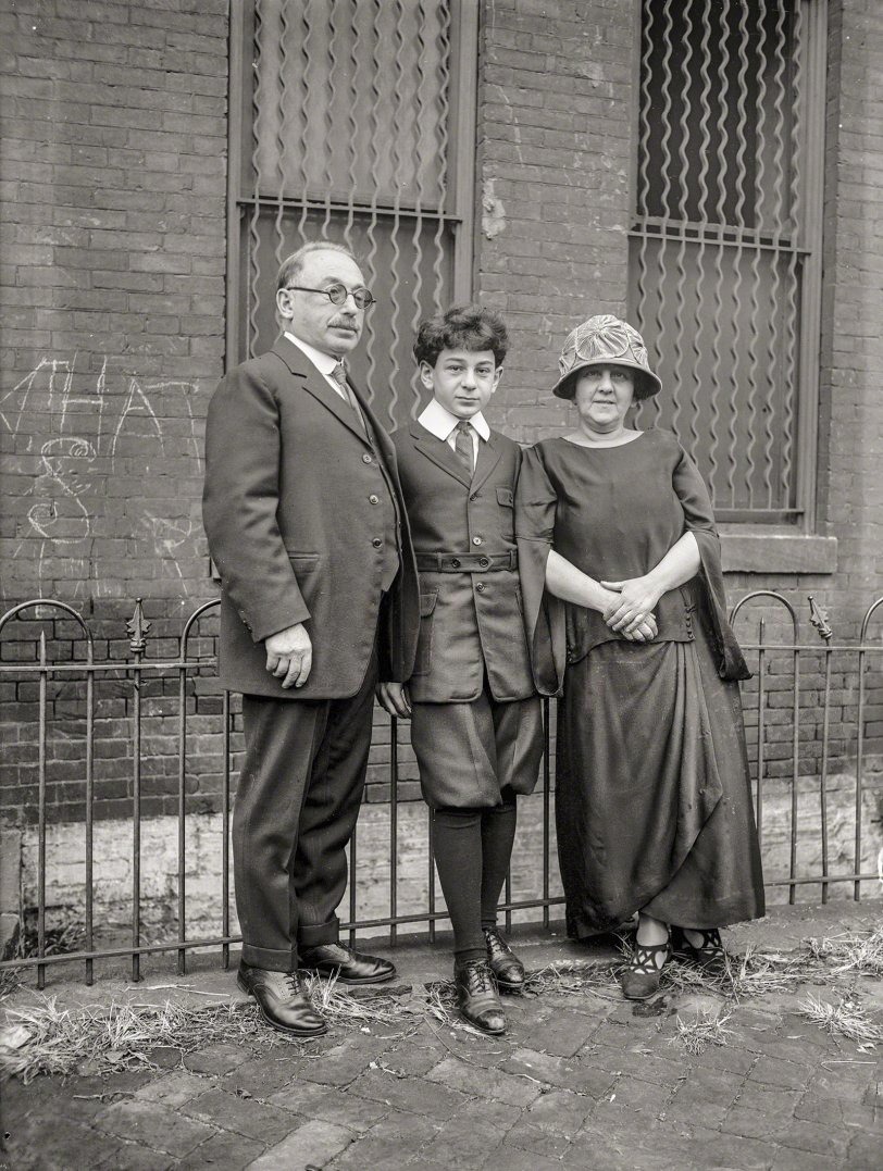 Чёрно-белая фотография из прошлого без ретуши