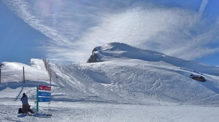«Черные выходные»: шесть человек погибли при сходе лавин во французских Альпах