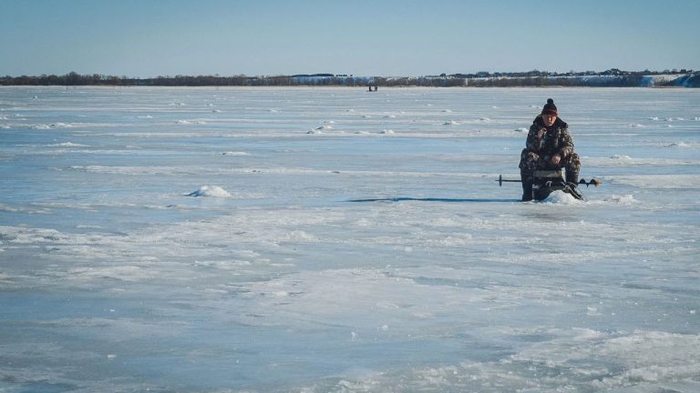 Со вторника в Риге разрешено выходить на лед отдельных водоемов