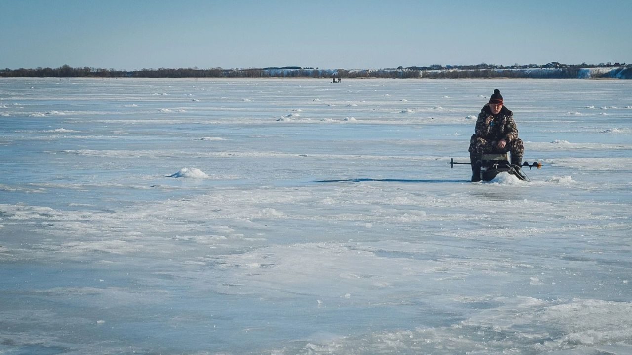 Со вторника в Риге разрешено выходить на лед отдельных водоемов