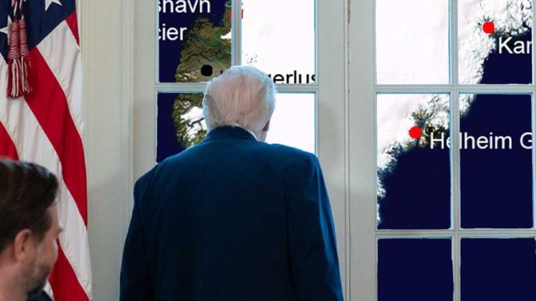 Белый дом опубликовал фото Трампа с картой Гренландии и призвал «следить за ситуацией»