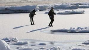 Заснеженные склоны переполнили травмпункты: как уберечь ребенка на горке