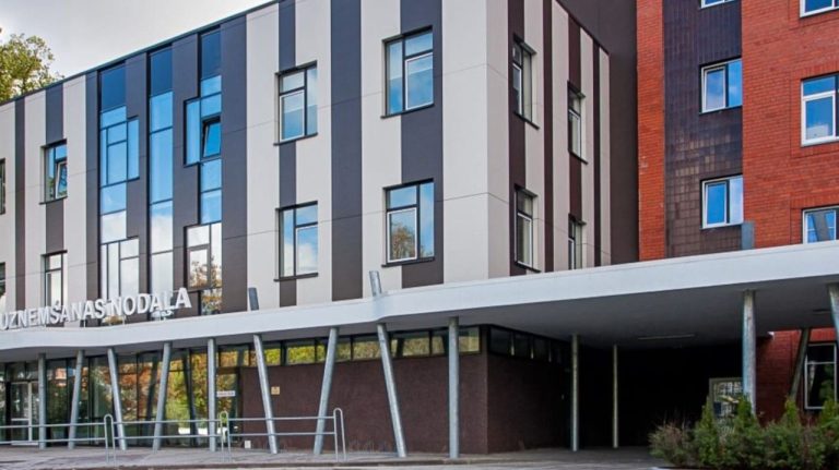 Минздрав планирует сократить очереди на эндопротезирование и ввести новую модель оплаты