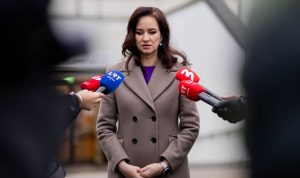 На туристическом пляже в Испании выбросило на берег глубоководную акулу-дракона