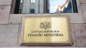 Сваи в никуда: Эвика Силиня требует найти виновных в провале Rail Baltica на Даугаве