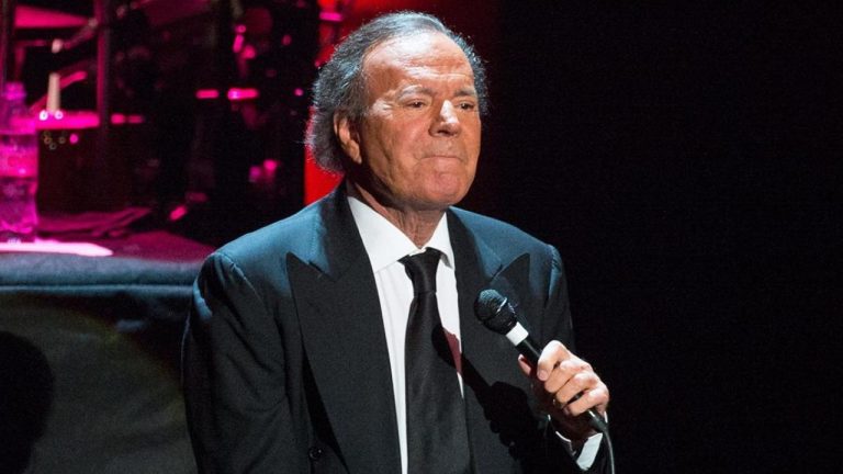 Хулио Иглесиас категорически отверг обвинения в сексуальном насилии