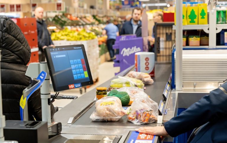 Где в Латвии дешевле покупать продукты: секретное исследование супермаркетов