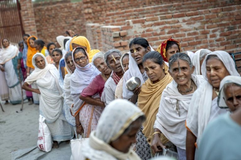 Невероятный случай в Индии: 103-летняя женщина очнулась за несколько часов до своих похорон