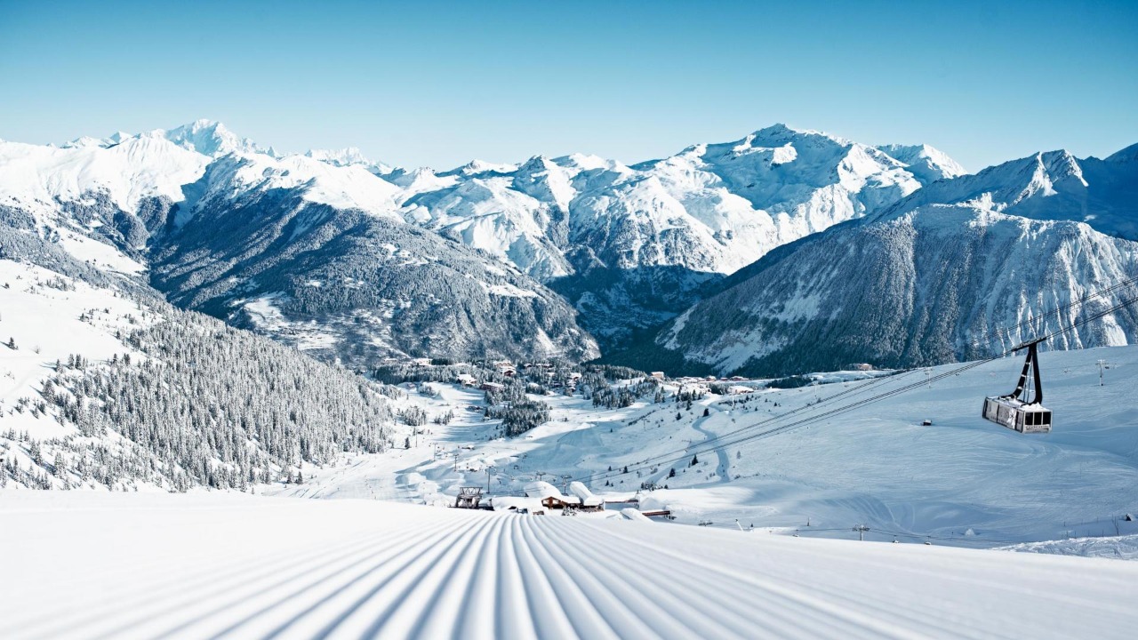 В австрийских Альпах лавины унесли жизни пяти лыжников, катавшихся вне трассы