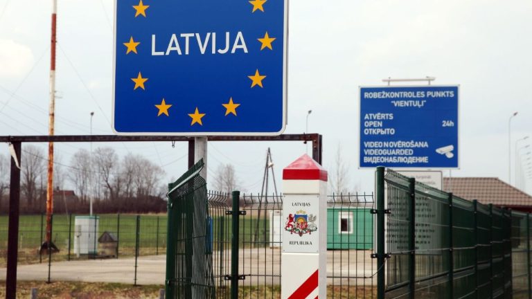 В прошлом году 1764 иностранцам было отказано во въезде в Латвию