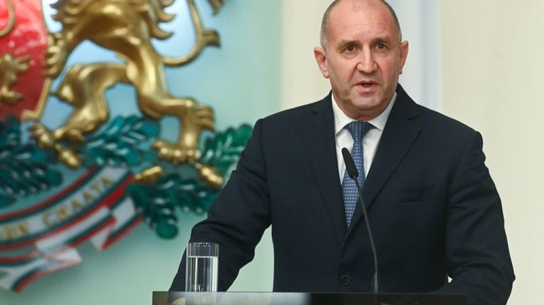 Президент Болгарии объявил о своей отставке