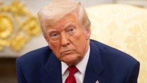 “Посредственный актёр”: Трамп высмеял Джорджа Клуни после его переезда во Францию