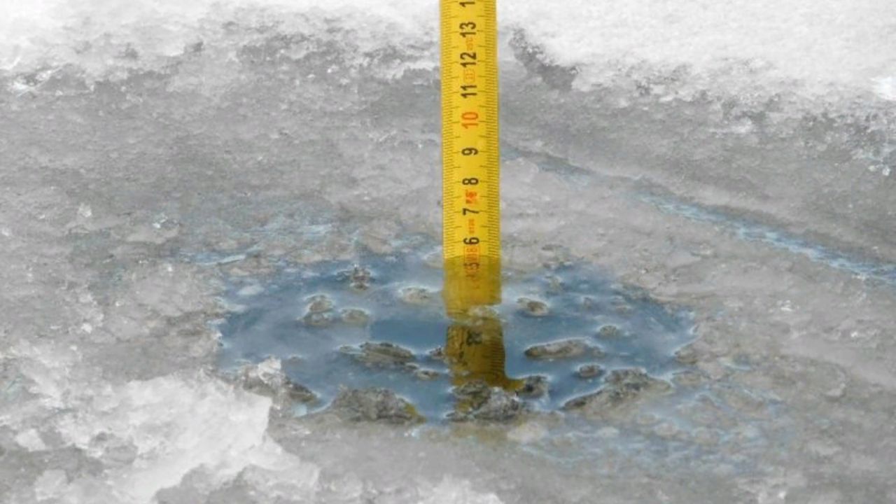 Толщина льда на реках и озёрах Латвии местами достигает 30–36 сантиметров