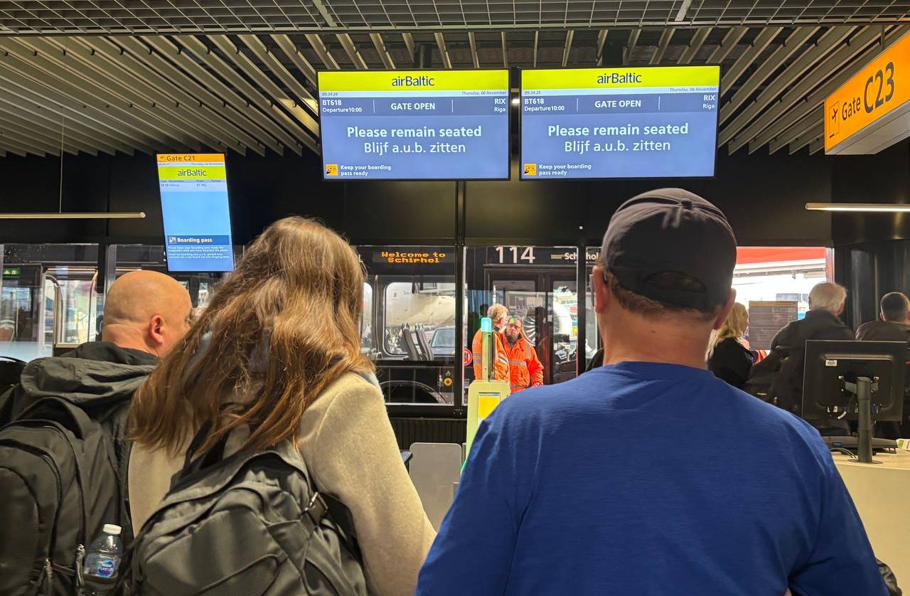 Скандал в аэропорту Риги: пассажирку заставили удалить видео с проверкой ручной клади