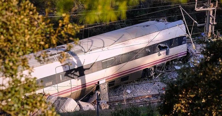 Испанские власти официально исключили версию диверсии в деле о столкновении поездов в Адамусе