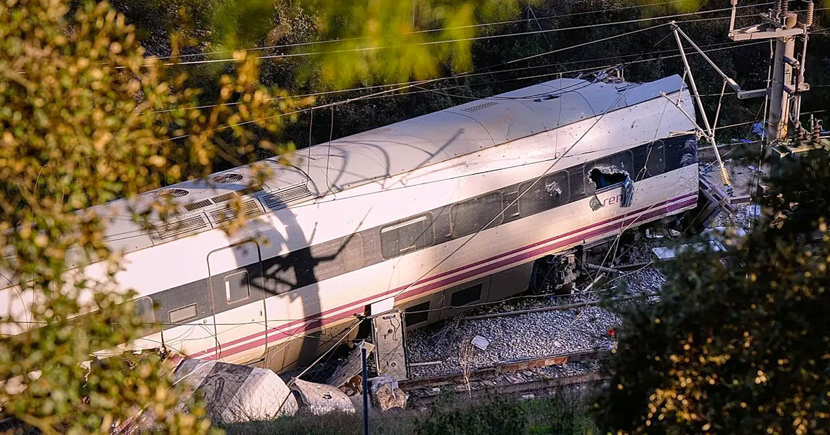 Испанские власти официально исключили версию диверсии в деле о столкновении поездов в Адамусе
