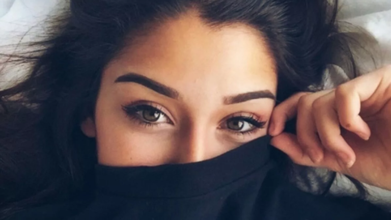 Голубые, карие, зелёные: что цвет глаз рассказывает о вашем стиле любви