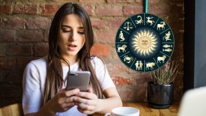 Иллюстрация к ироничному гороскопу: человек смотрит на переполненный групповой чат в мессенджере.