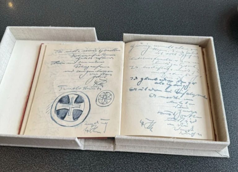 Дневник Гитлера с планами похищения Марлен Дитрих продан коллекционеру за 30 тысяч евро