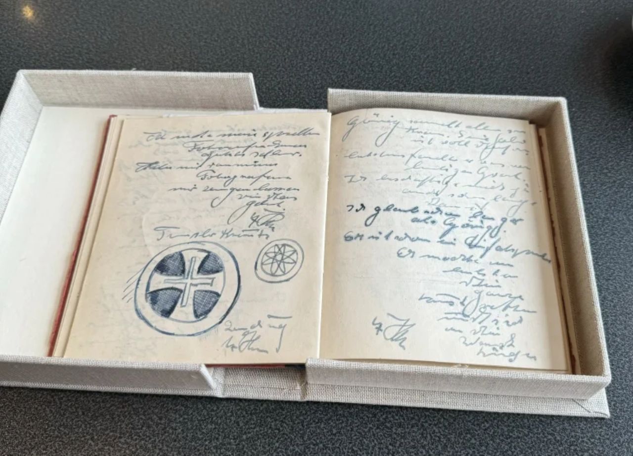 Дневник Гитлера с планами похищения Марлен Дитрих продан коллекционеру за 30 тысяч евро