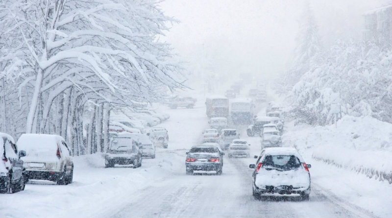 Синоптики предупреждают о сильном ветре и гололедице в четверг