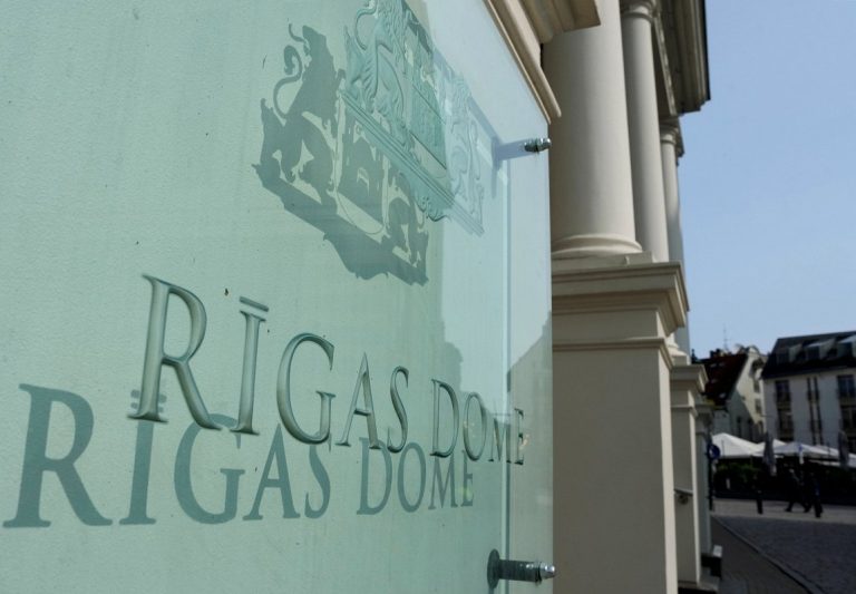 Рижская дума утвердила расходы на образование и крупные мосты при огромной нехватке средств