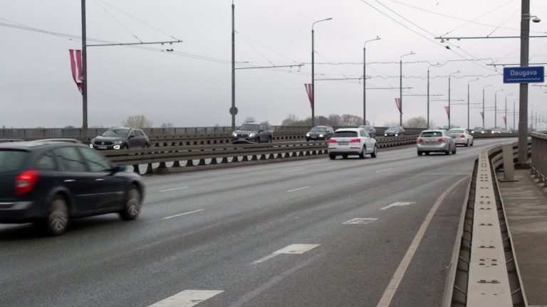 В аварии на Островном мосту пострадали три сотрудника полиции
