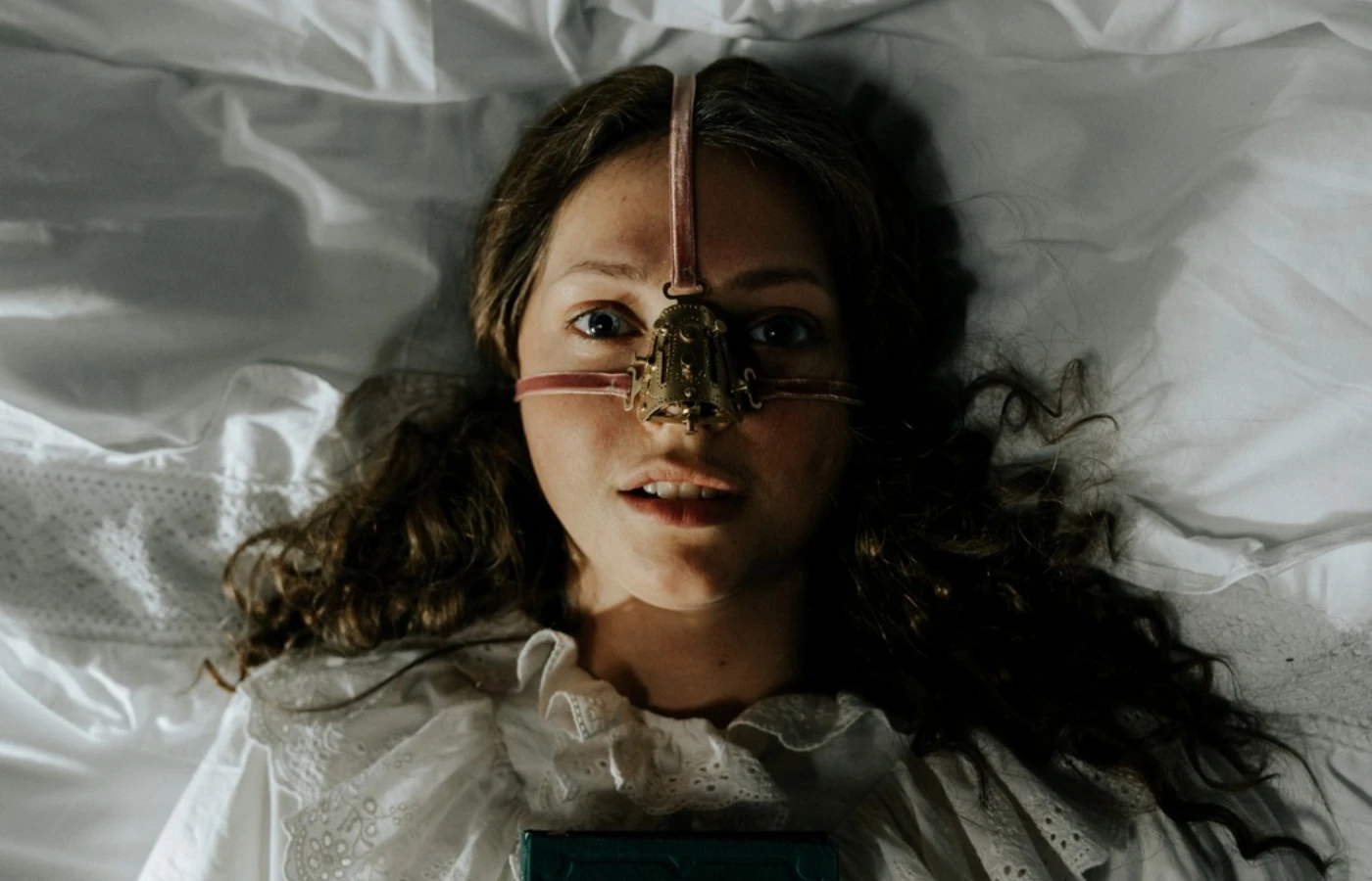 Почему этот шокирующий ужасник о красоте заставил критиков аплодировать сто