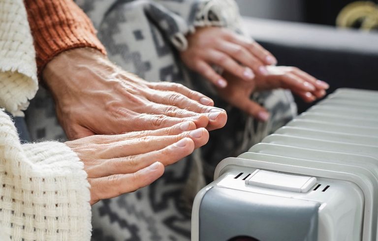 Жителям Риги могут разрешить оплачивать счета за январь частями до осени