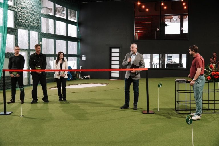 Гольф 365 дней в году: первый в Латвии полноразмерный крытый зал построили в Валмиере за 120 тысяч евро